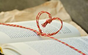 AEAJ資格取得のための通信教材はどこで手に入る？